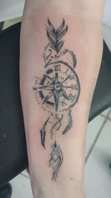 Tatouage d'une horloge sur mon portfolio, tatouage, piercing Louhans, Chagny, Chalon-sur-Saône