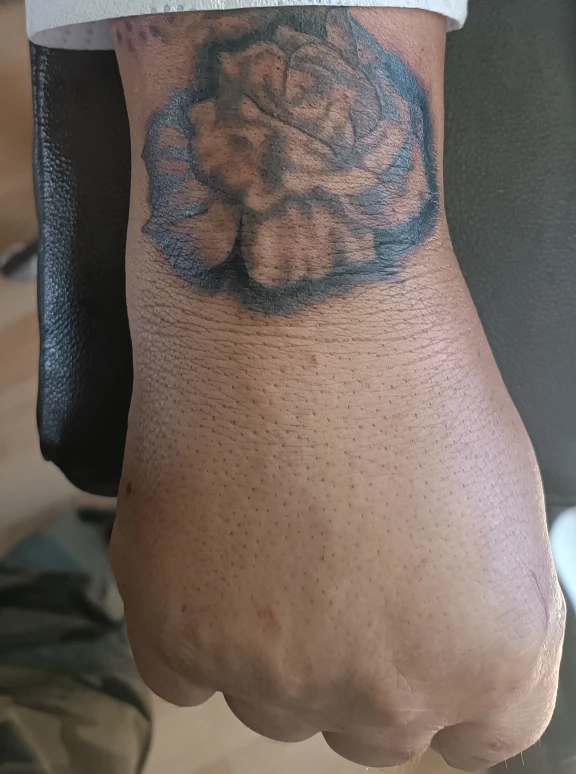 Tatouage signe du zodiaque du poisson hd art tattoo piercing Louhans, Chalon sur Saône, Chagny